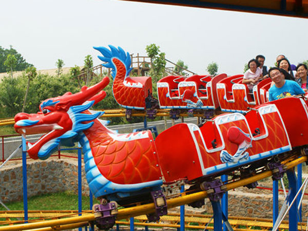 Dragon roller coaster ride 